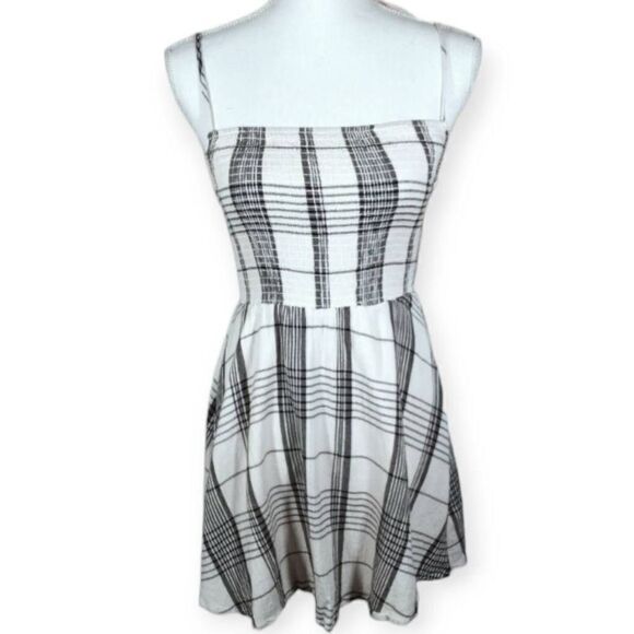 FOREVER 21 SMOCKED GRAY & WHITE PLAID DRESS SZ.S EUC. - Picture 1 of 7